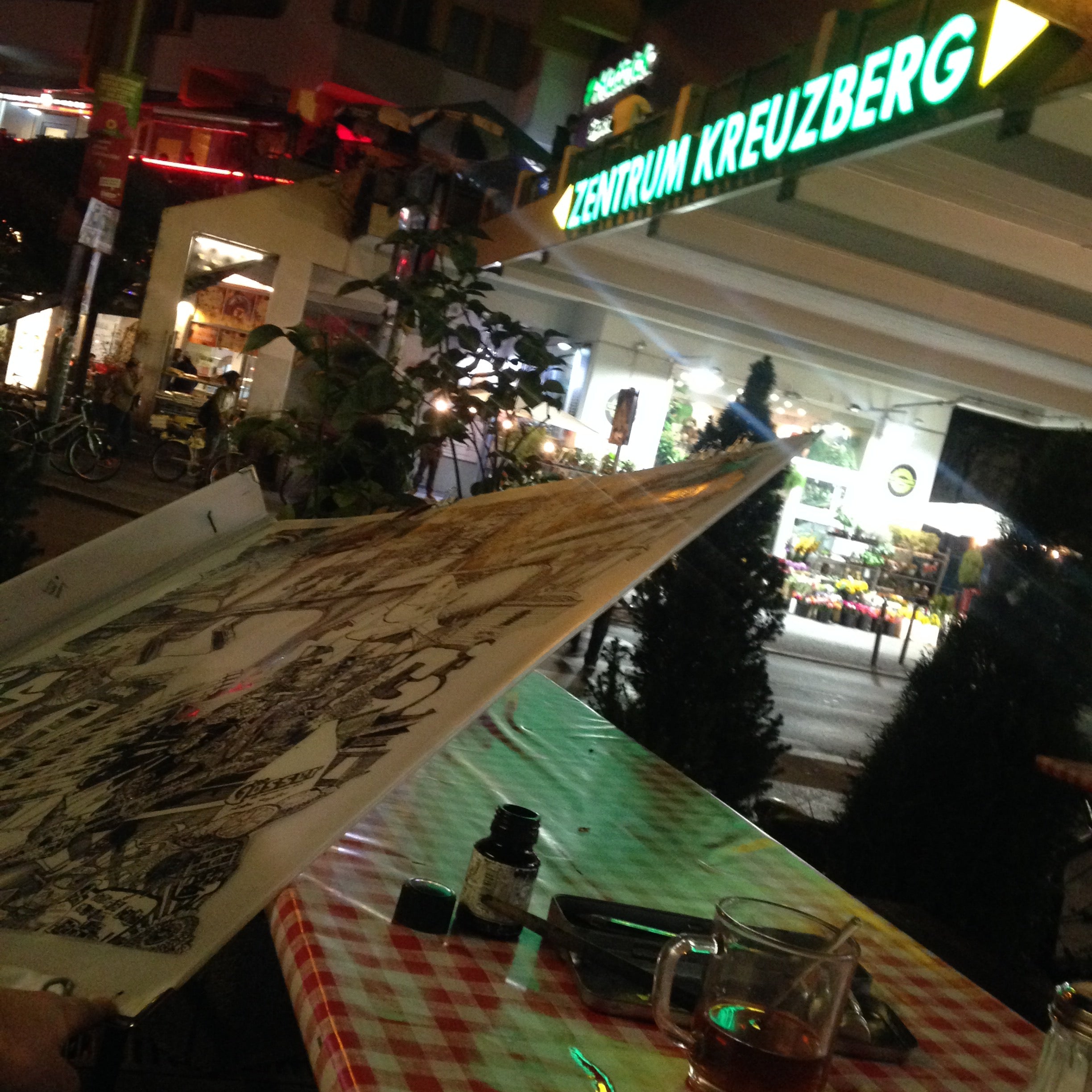 Kottbusser Tor / Zentrum Kreuzberg – Zeichnung bei Nacht, Berlin SO36