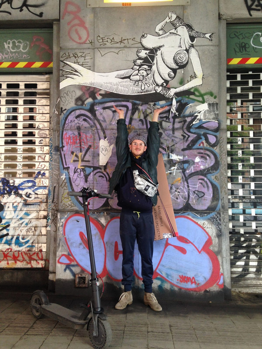 Heiner Radau drawing on location in Brussels