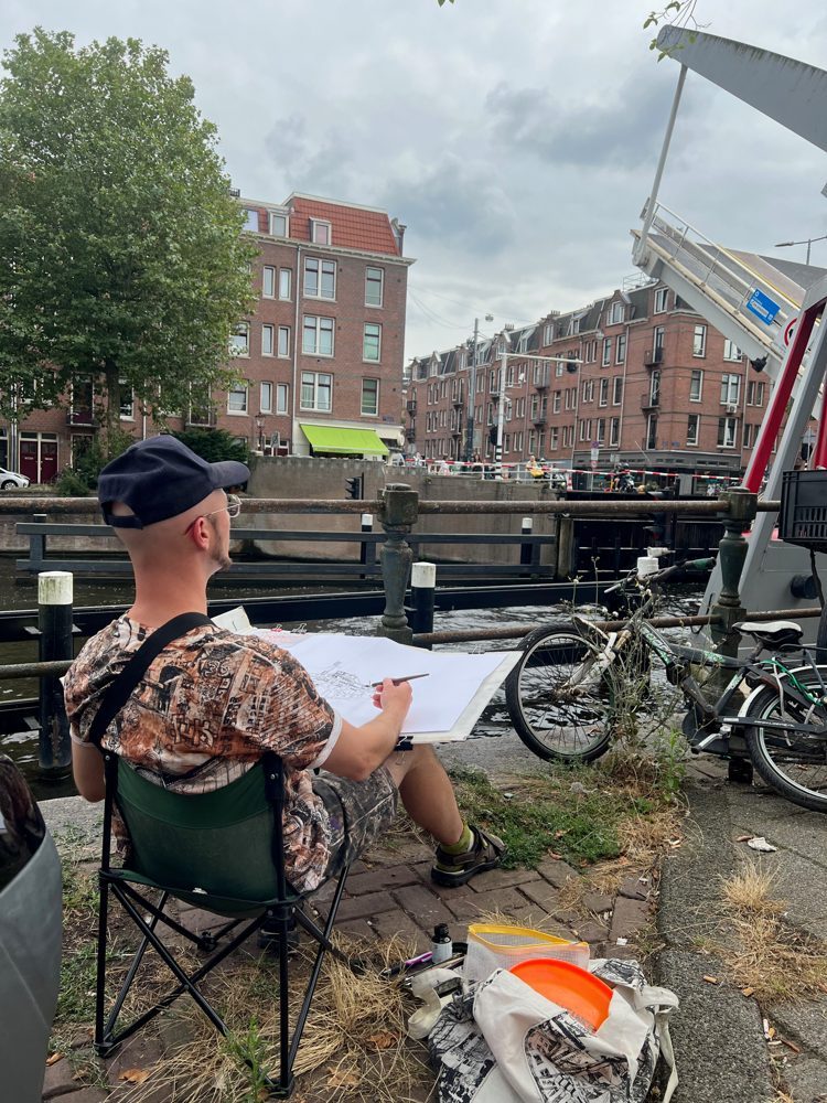 By the canal in Amsterdam – Heiner Radau, Travel & Draw Amsterdam