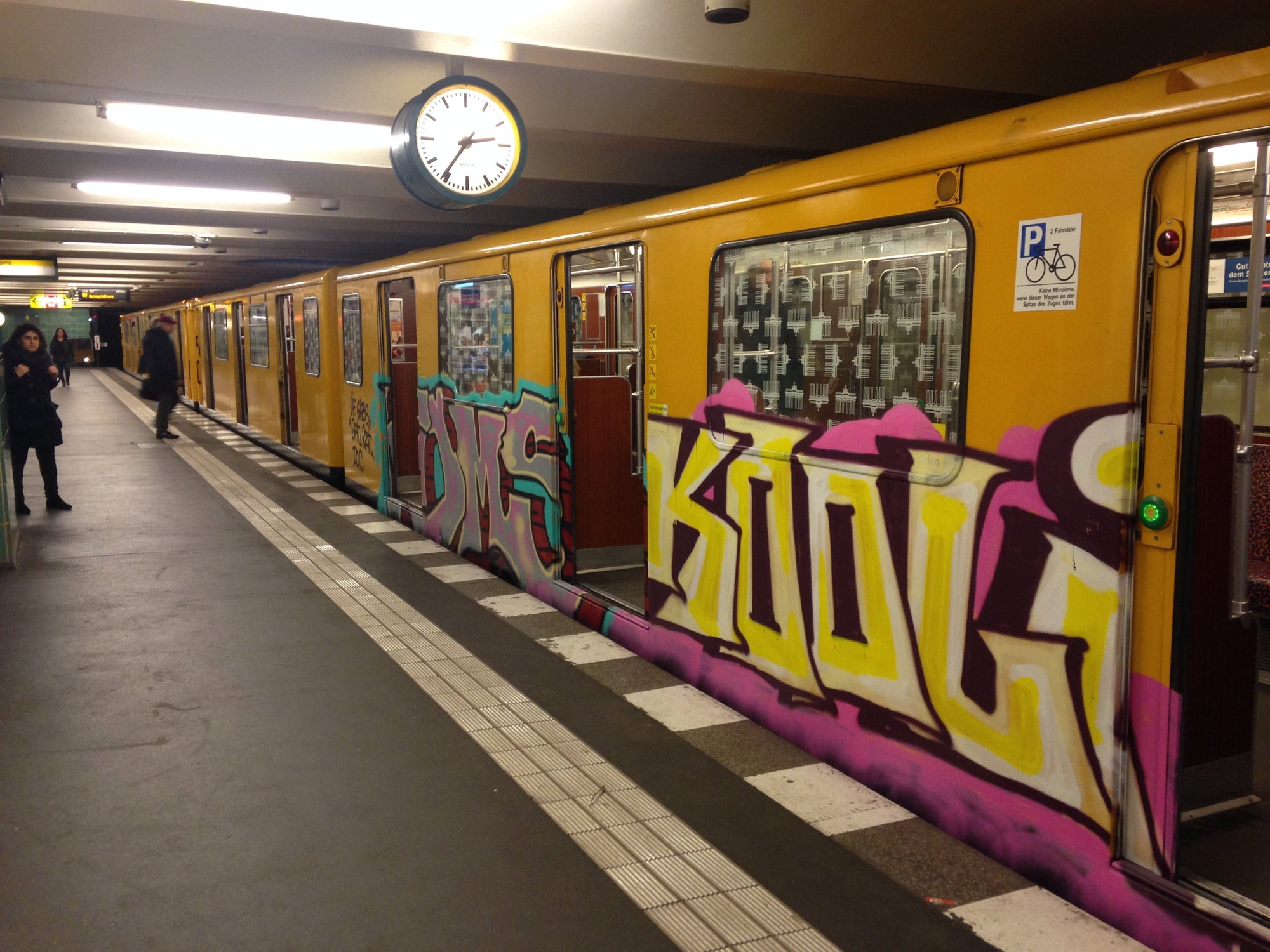 Die Berliner Untergrund Pop-Up-Gallery — Wie ich mit meiner Kunst in der U-Bahn landete