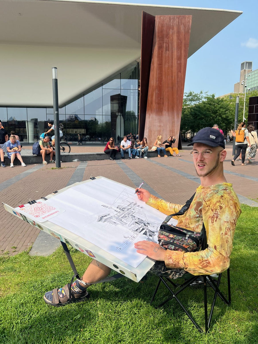 Heiner Radau drawing on location in Amsterdam