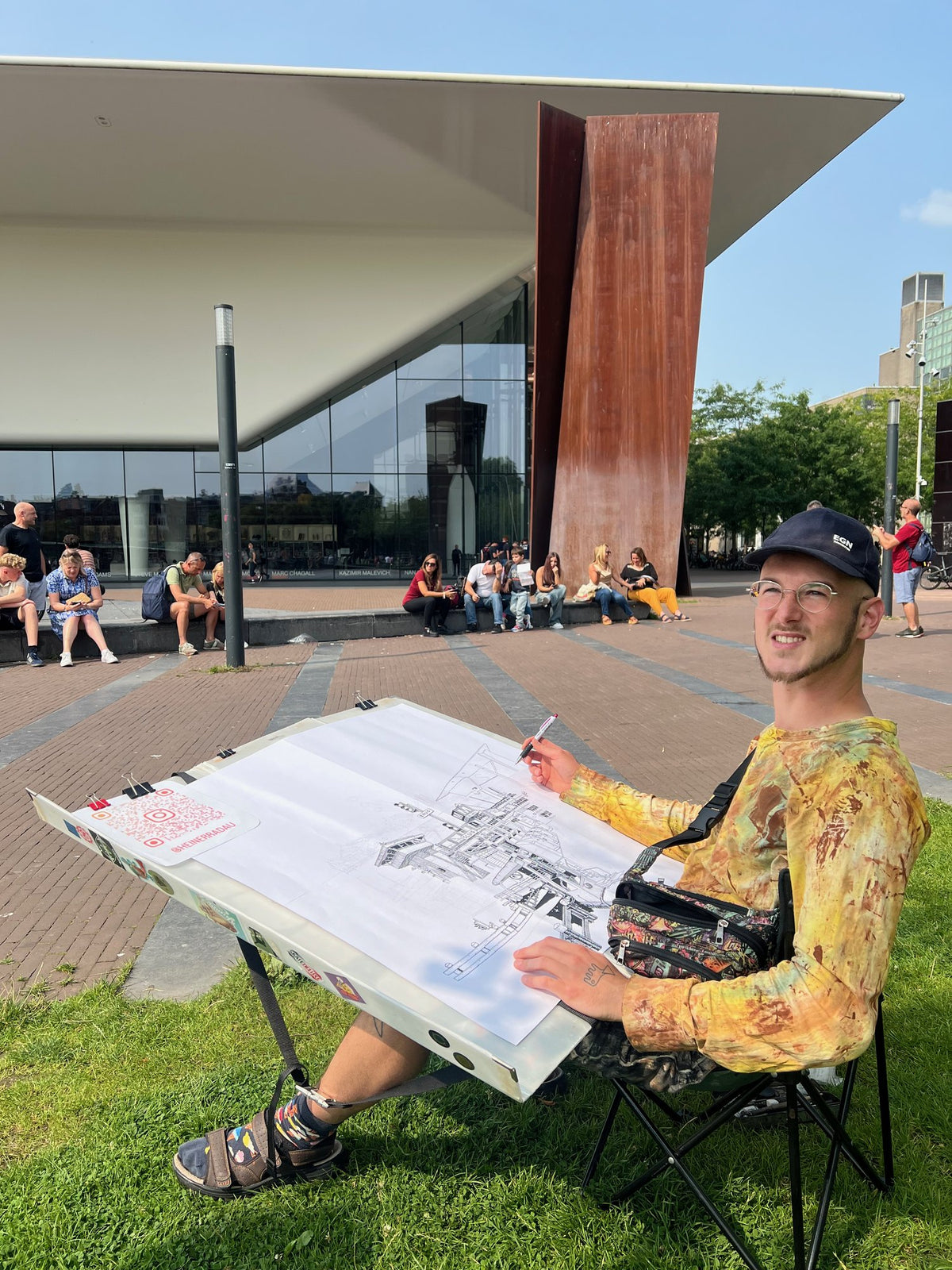 On the grass, Amsterdam – Heiner Radau, Travel & Draw Amsterdam