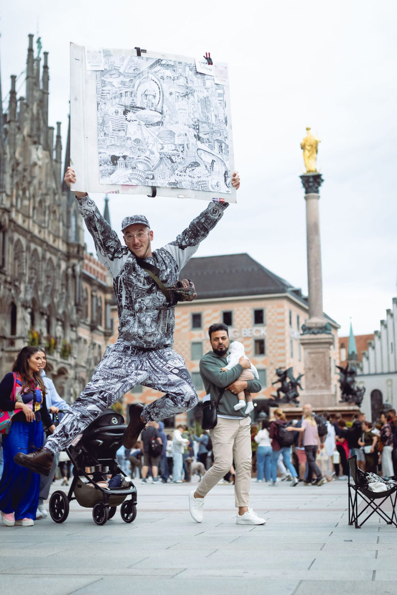 Done! Marienplatz, Munich – Heiner Radau, Travel & Draw Munich