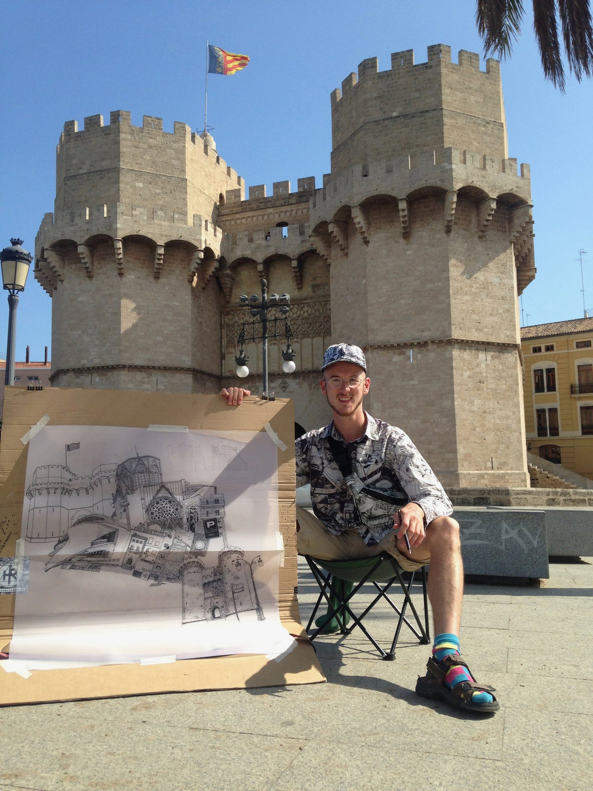 In front of the Torres de Serranos, Valencia – Heiner Radau, Travel & Draw Valencia